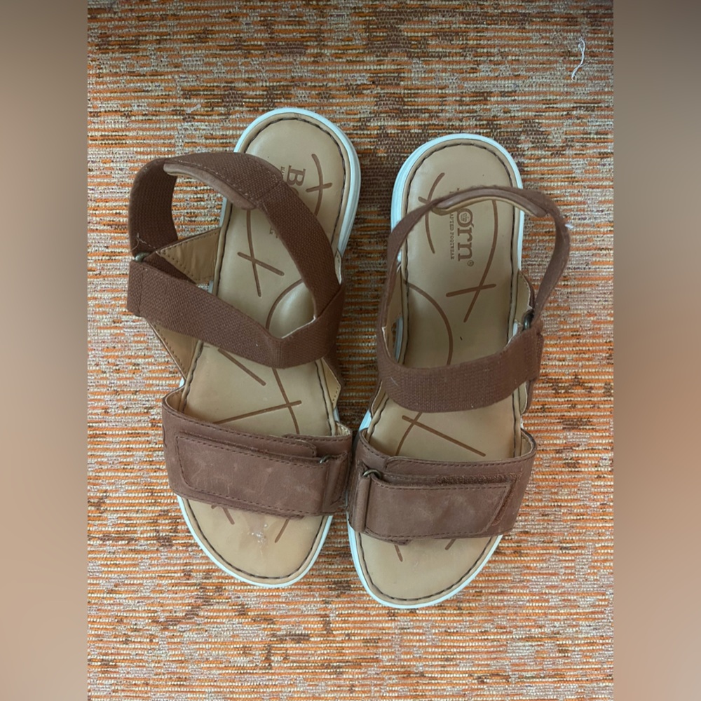 Born sandals